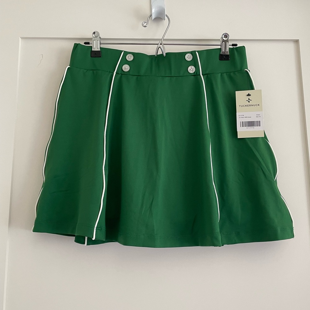 NWT Tuckernuck Tnuck Sport Green Piped 15 inch Renee Golf Skirt, Medium